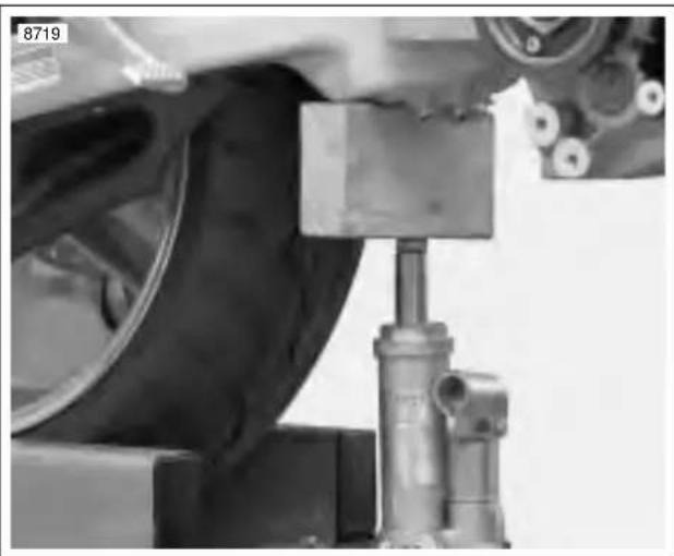 BUELL XBR Firebolt (2004) - Installing Engine in Frame - 1