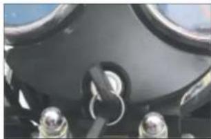 Royal Enfield Thunderbird Twinspark (2006) - GEAR SHIFTING, RIDING & STOPPING - 3