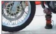 Royal Enfield Continental GT (2014) - FRONT WHEEL REMOVAL - 1
