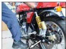 Royal Enfield Continental GT (2014) - PARKING VEHICLE ON SIDE STAND - 1