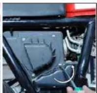 Royal Enfield Continental GT (2014) - AIR FILTER PAPER ELEMENT CLEAN AND REFIX : EVERY 3000 KMS - 2