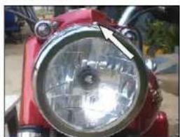 Royal Enfield Bullet 350 Twinspark (2014) - REMOVING THE HEADLAMP - 1