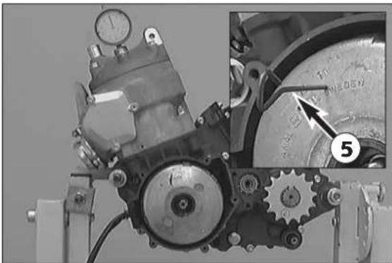 KTM 300 MXC (2002) - Mounting the ignition (SEM) - 1
