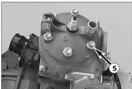 KTM 300 MXC (2002) - Dismounting of sprocket and shift lever - 1