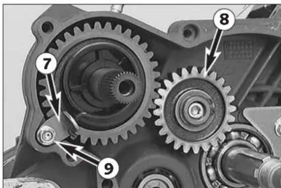 KTM 300 MXC (2002) - Assembling the engine housing - 6