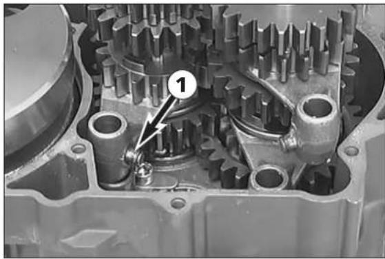 KTM 300 MXC (2002) - Dismounting of gearshift mechanism and transmission - 1