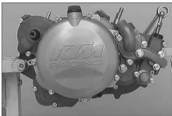KTM 300 MXC (2002) - Mounting clutch discs and pressure cap - 2