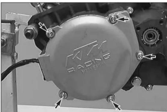 KTM 300 MXC (2002) - Dismounting of the shift lock - 3