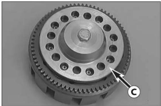 KTM 300 MXC (2002) - Replace outer clutch hub - 1