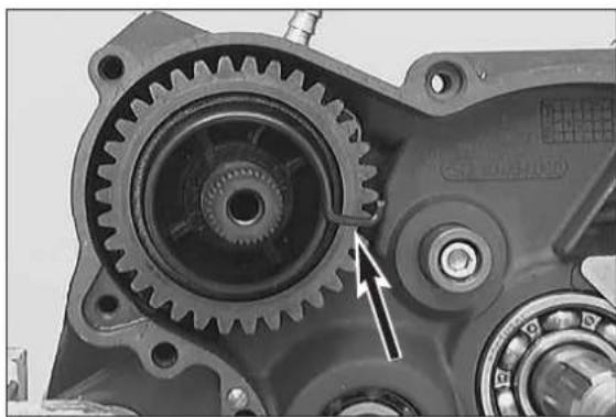 KTM 300 MXC (2002) - Assembling the engine housing - 5