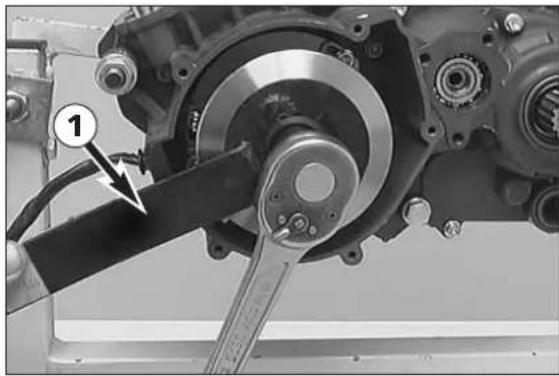 KTM 300 MXC (2002) - Dismounting of ignition cover - 1