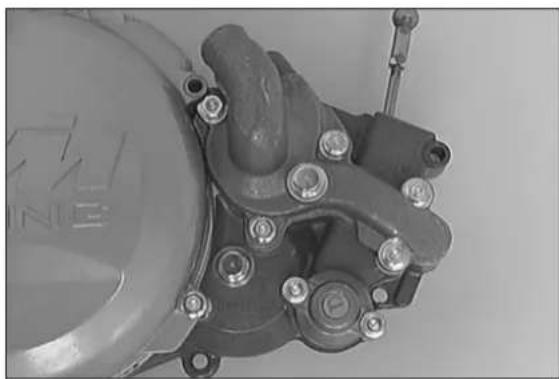 KTM 300 MXC (2002) - Exhaust control, clutch cover - 1