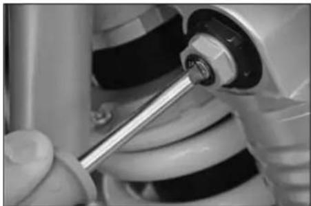 KTM 950 Super Enduro R (2009) - Compression damping of shock absorber - 1