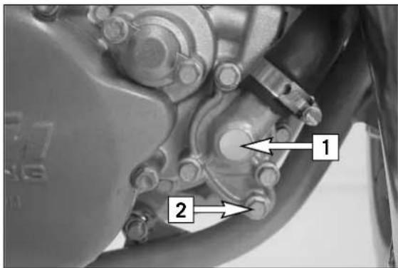 KTM 85 XC (2008) - Adjusting the throttle cable\* - 1