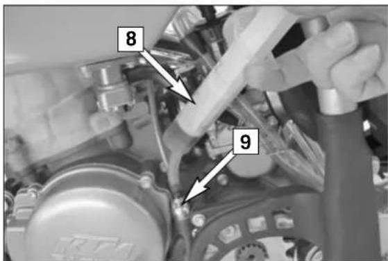 KTM 125 SXS (2007) - Bleeding the hydraulic clutch \* - 1