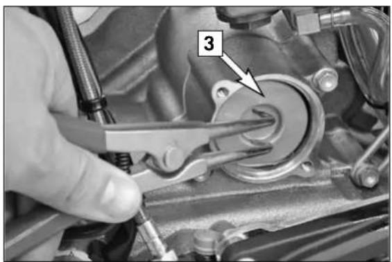 KTM 250 XC-F (2007) - Changing the oil filters - 3