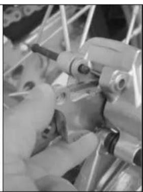 KTM 250 XC-F (2007) - Replacing the rear brake pads \* - 2