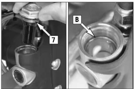KTM 250 XC-F (2007) - Refilling the rear brake fluid reservoir \* - 1