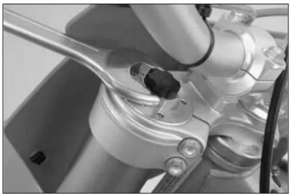KTM 250 XC-F (2007) - Checking the basic setup of the telescopic fork - 1