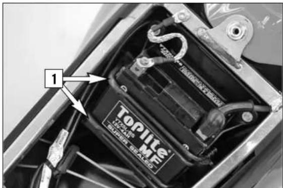 KTM 250 XC-F (2007) - Replacing the battery of the digital speedometer - 1