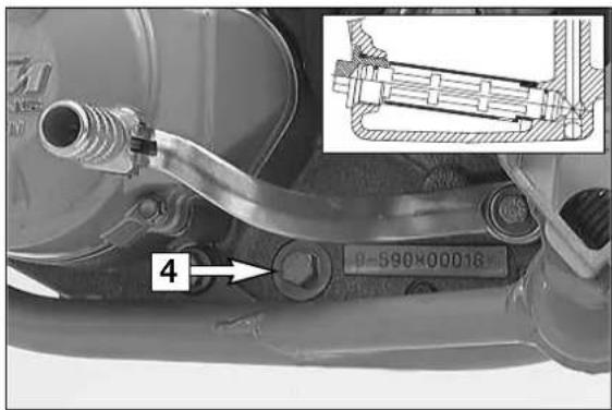 KTM 250 XC-F (2007) - CLEANING THE SHORT OIL SCREEN - 1