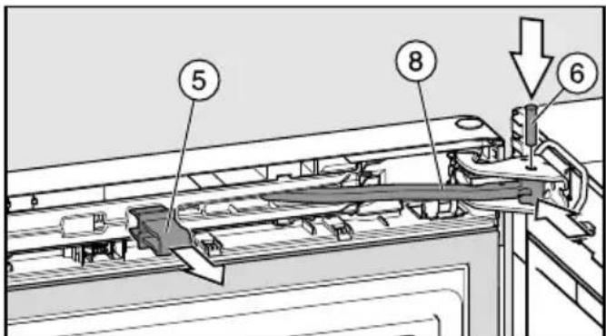 MIELE KFNS 28463 E - Oberen Türschließdämpfer befestigen - 2