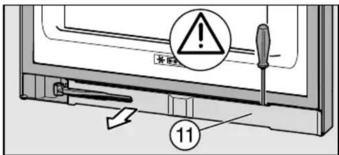 MIELE KFNS 28463 E - Unteren Türschließdämpfer lösen - 1