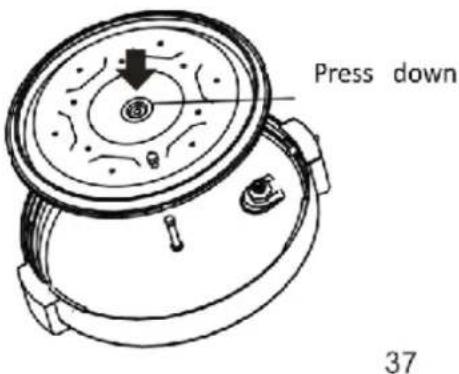 Cook's essentials PC028 - Inserting the Lid Liner/Rubber Gasket into the Lid - 1