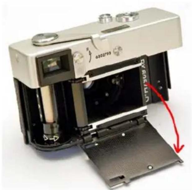 ROLLEI 35T - Bedienung - Filmeinlegen - 1