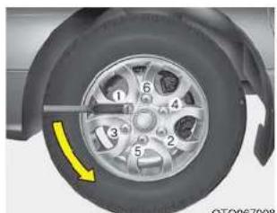 HYUNDAI H-1 Grand Starex (2008) - VORSICHT - Rad wechseln - 1