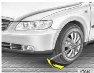 HYUNDAI Azera (2005) - AUSWECHSELN EINES DEFEKTEN REIFENS - 4