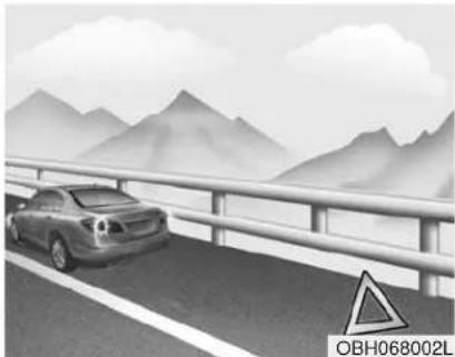 HYUNDAI Azera (2016) - Removing and storing the spare tire - 1