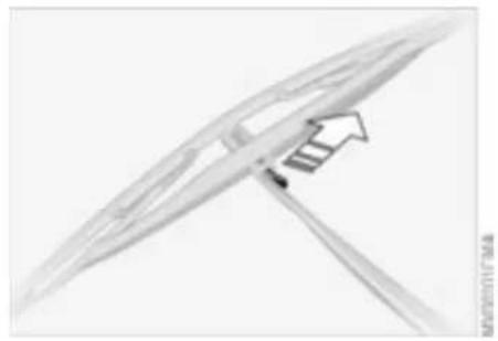 BMW 330Ci Coupe (2003) - Windshield wiper blades - 1