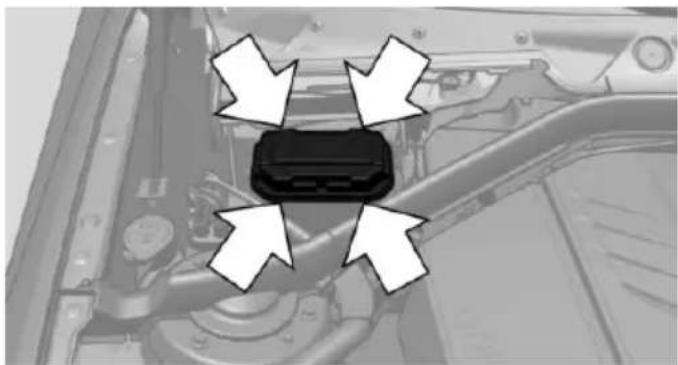 BMW 328i Sedan (2015) - In the engine compartment - 2