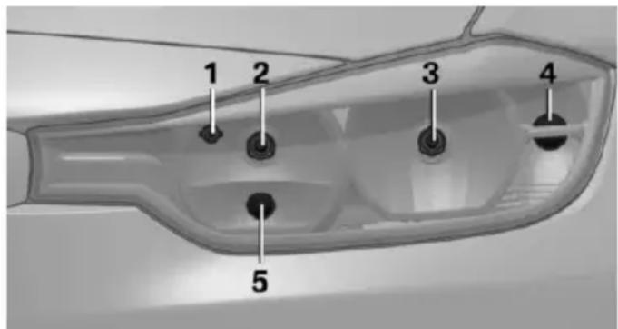 BMW 328i Sedan (2015) - Halogen headlights - 1