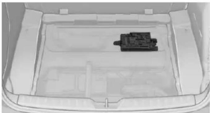 BMW 328i Sedan (2015) - In the trunk - 1