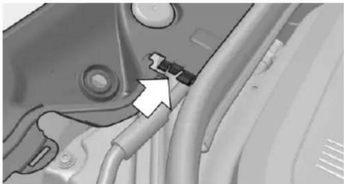 BMW 328i Sedan (2015) - Attaching the covers - 1