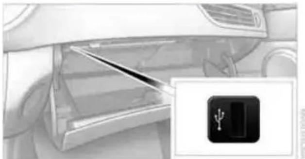 BMW Z4 sDrive30i Roadster (2009) - USB interface for data transmission - 1