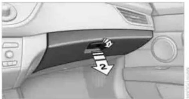 BMW Z4 sDrive30i Roadster (2009) - Glove compartment - 1