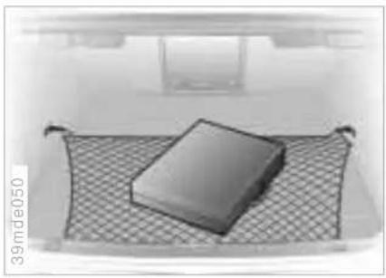 BMW M5 (2001) - Luggage compartment - 1