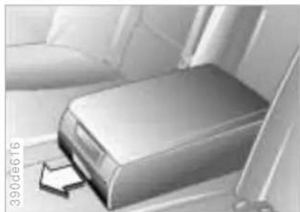 BMW M5 (2001) - Integrated rear-seat equipment\* - 3