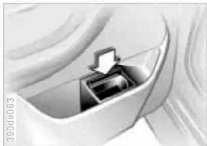 BMW M5 (2001) - Cigarette lighter socket - 1