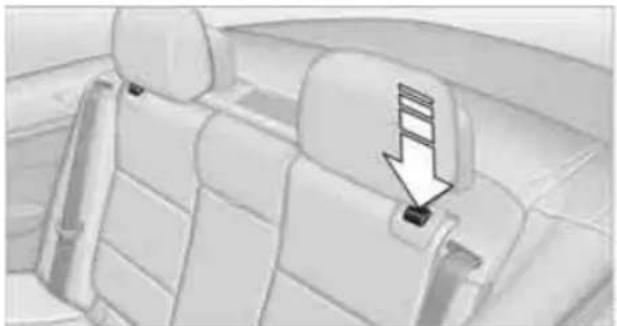 BMW M3 (2011) - Folding down the rear seat backrest - 1