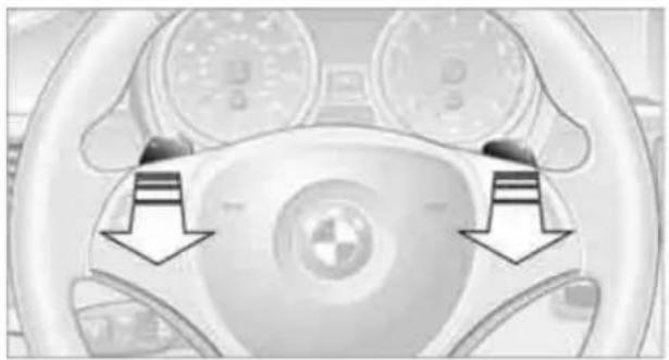 BMW M3 (2011) - Using the shift paddles on the steering wheel - 1