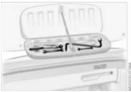 BMW 325ci Convertible (2003) - Windshield wiper blades - 1