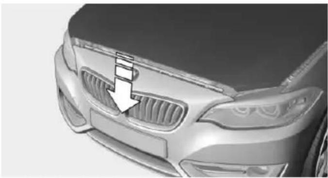 BMW 228i Coupe (2014) - Closing the hood - 1
