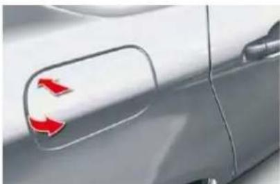 CITROEN C5 Dag (2009) - Opening the fuel flap - 1