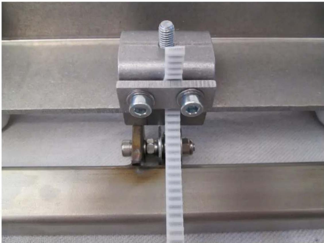 German RepRap PRotos V2.0 - Abbildung 3.39. Zahnriemenführung fertig montiert - 1