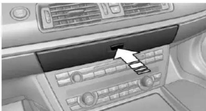 BMW 535i Gran Turismo (2015) - Storage compartment in the center console - 1