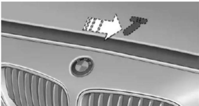 BMW 535i Gran Turismo (2015) - Opening the hood - 5